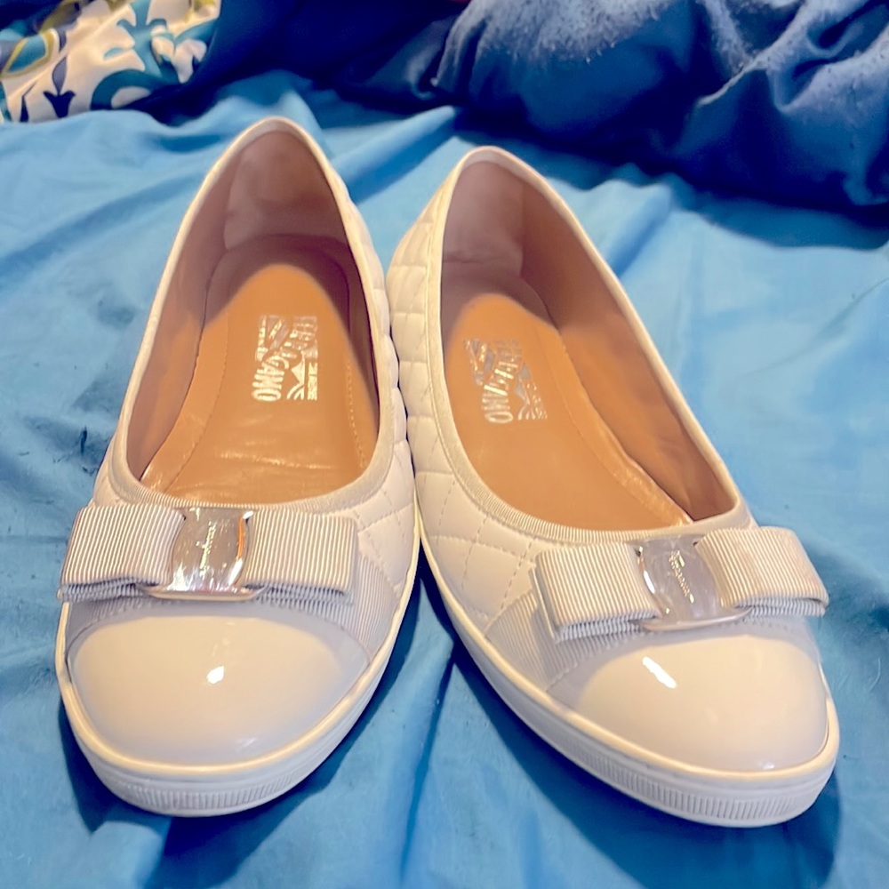 Salvatore Ferragamo white quilted Varina bow flats size 11